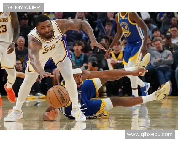 湖人勇士夏季联赛精彩对决年轻球员展现无限潜力与激情